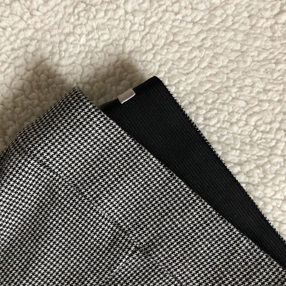 NOT FOR SALE RIGHT NOW! Black & White Patterned Stretch Pants H&M Size 12 - Picture 6 of 8